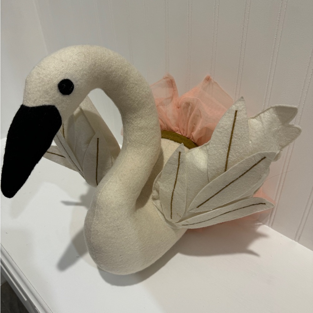 Swan wall mount